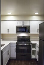 1906 Calvert St NW-Unit -01 in Washington, DC - Building Photo - Building Photo