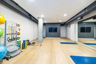 The Easton in Milwaukee, WI - Building Photo - Interior Photo