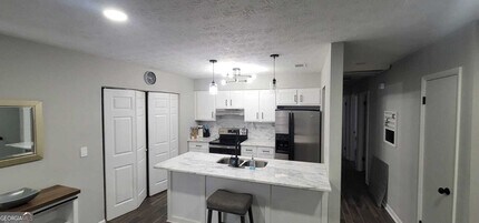 8975 Ashwood Dr in Riverdale, GA - Building Photo - Building Photo