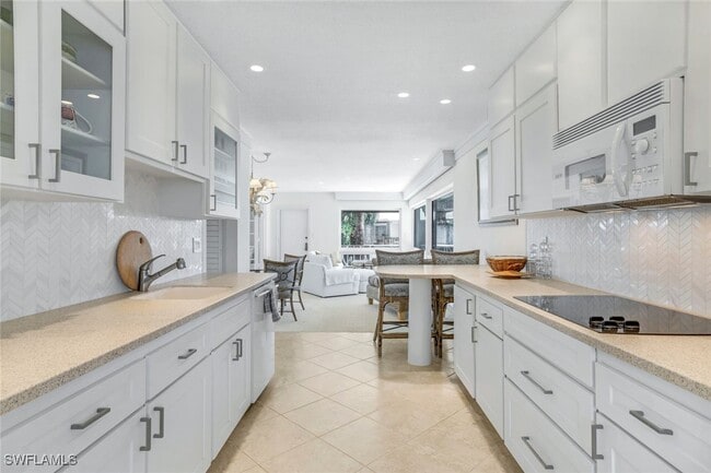 property at 1851 Gulf Shore Blvd N