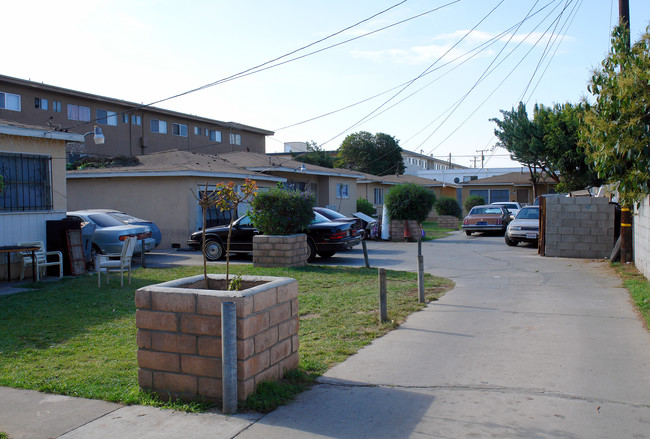 3640 W 102nd St in Inglewood, CA - Foto de edificio - Building Photo