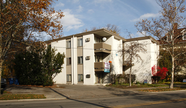 323 Packard St in Ann Arbor, MI - Foto de edificio - Building Photo