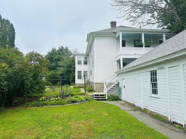 234 High St, Unit A in Somersworth, NH - Building Photo - Building Photo