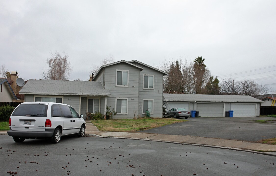 3560 Glenville Ct in Turlock, CA - Building Photo