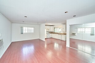1447 S Holt Ave, Unit 1447 studio in Los Angeles, CA - Building Photo