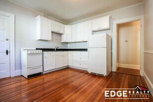 33 Palmer St, Unit L in Waltham, MA - Building Photo