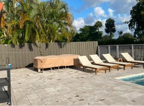 10570 NW 51st St in Doral, FL - Building Photo - Building Photo