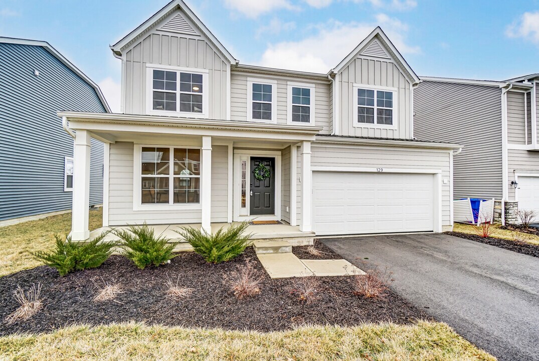 129 Mahogany Dr in Lewis Center, OH - Building Photo
