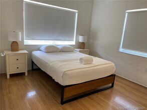 1011 9th St-Unit -8 in Miami Beach, FL - Building Photo - Building Photo