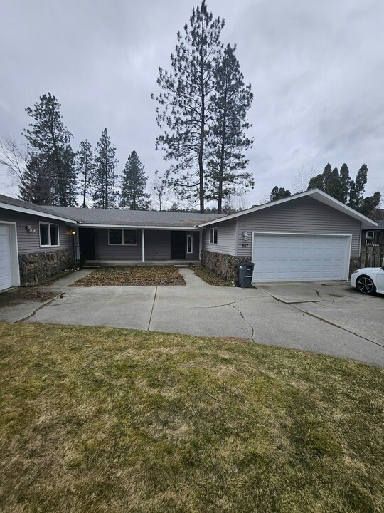 8117 N Howard St in Spokane, WA - Building Photo