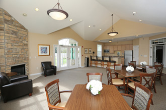 The Sanctuary Apartments in New Berlin, WI - Foto de edificio - Interior Photo