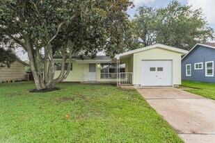1306 Glencrest Dr in Pasadena, TX - Building Photo