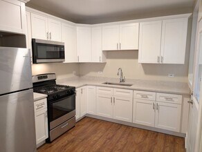 2057 W Arthur Ave in Chicago, IL - Foto de edificio - Building Photo