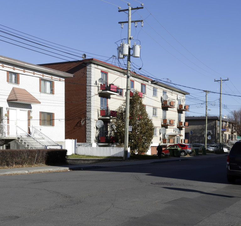 3861 Sabrevois in Montréal, QC - Building Photo