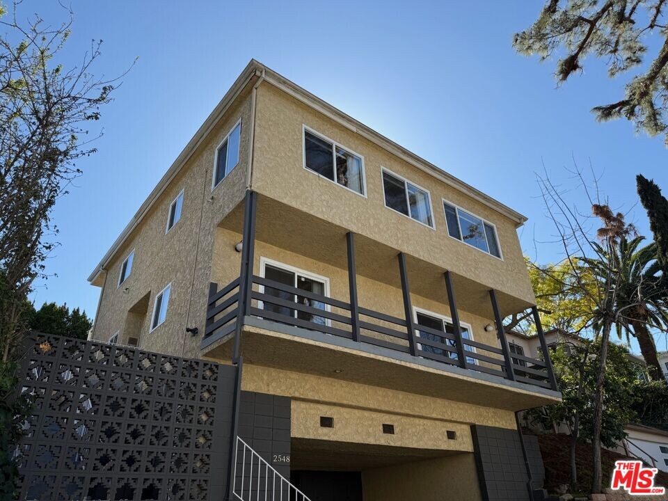 2548 Panorama Terrace in Los Angeles, CA - Foto de edificio