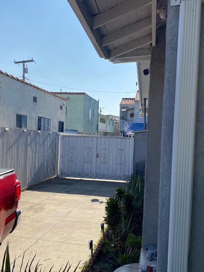 3606 Santa Ana St, Unit 3606 in South Gate, CA - Foto de edificio - Building Photo