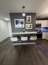 655 W Irving Park Rd, Unit Apt 4304 in Chicago, IL - Foto de edificio - Building Photo