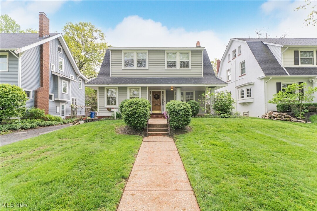 1465 W Clifton Blvd in Lakewood, OH - Building Photo