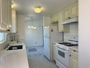 5750 Westfield in Yorba Linda, CA - Foto de edificio - Building Photo