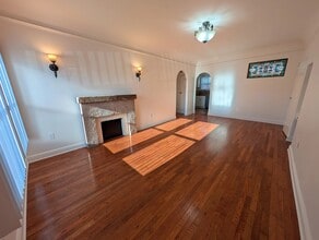 1205 S Muirfield Rd, Unit 1203 in Los Angeles, CA - Foto de edificio - Building Photo