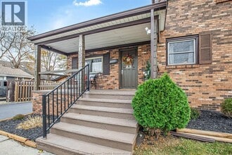 8057 Riverside Dr E in Windsor, ON - Building Photo - Building Photo