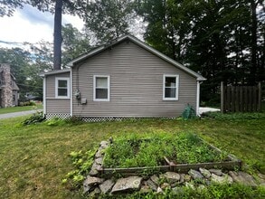 102 Lake Rd in Coventry, CT - Building Photo - Building Photo