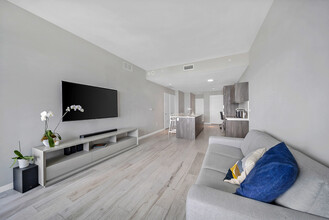 68 SE 6th St, Unit 1605 in Miami, FL - Building Photo - Building Photo