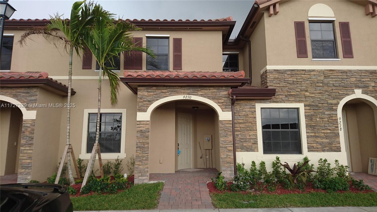 9270 W 33rd Ln in Hialeah, FL - Building Photo