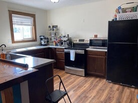 15 N Arizona St in Dillon, MT - Building Photo