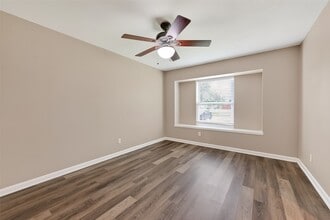 12002 Hillcroft St in Houston, TX - Building Photo - Building Photo