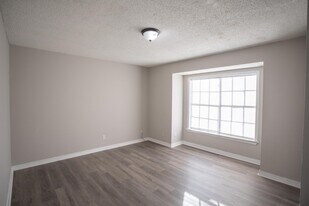 309 W Marigny Cir in Duson, LA - Building Photo