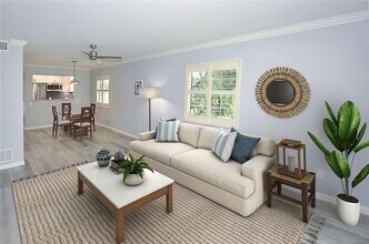 50 Woodland Dr, Unit 207 in Vero Beach, FL - Foto de edificio - Building Photo