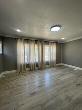 6415 Brann St in Oakland, CA - Foto de edificio - Building Photo