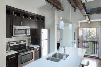 1044 N Pennsylvania St, Unit Carriage House in Denver, CO - Building Photo - Building Photo