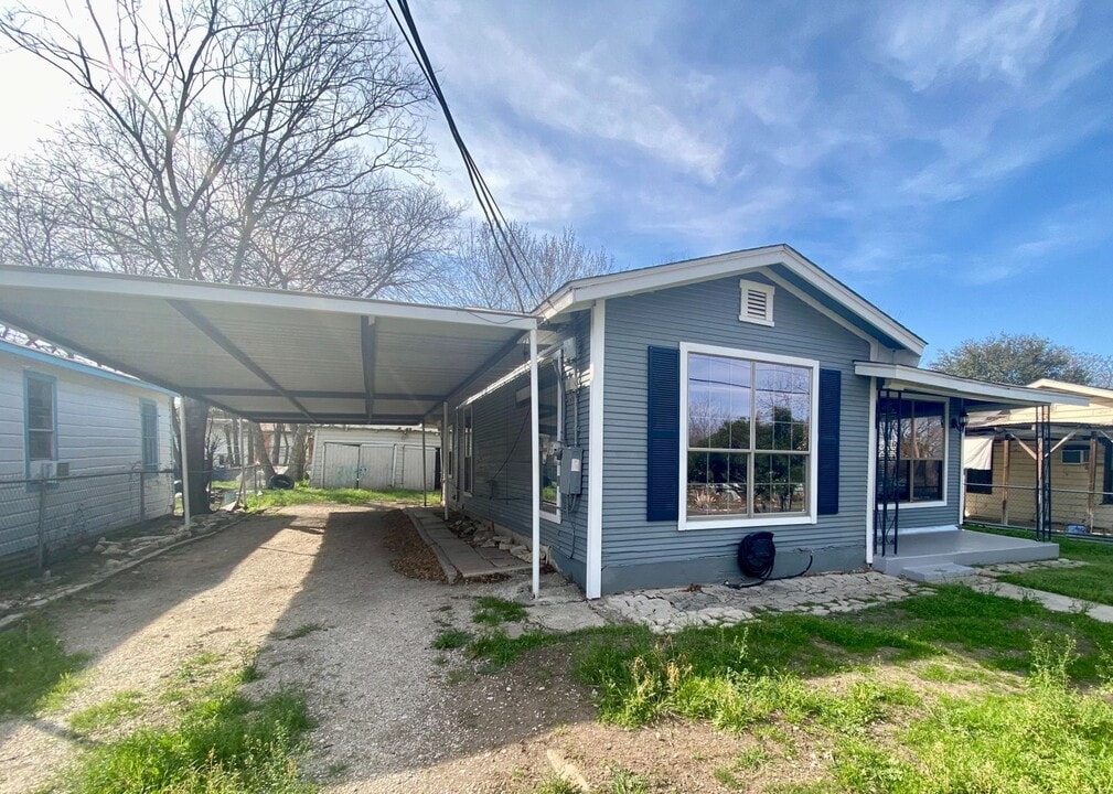 541 N San Gabriel Ave in San Antonio, TX - Building Photo