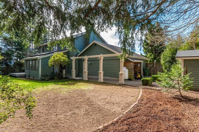 1410 SW Islander Ln in Oak Harbor, WA - Building Photo - Building Photo
