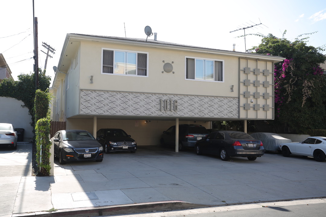 1016 S Holt Ave in Los Angeles, CA - Building Photo