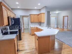 2803 Fayrdale Dr in Des Moines, IA - Building Photo - Building Photo