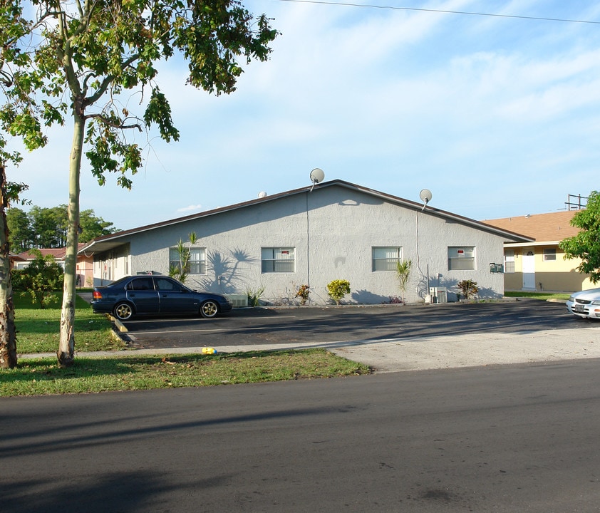 5310 NW 22nd St in Fort Lauderdale, FL - Building Photo