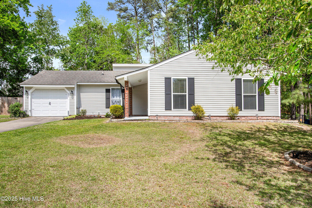 620 Shadowridge Rd in Jacksonville, NC - Foto de edificio