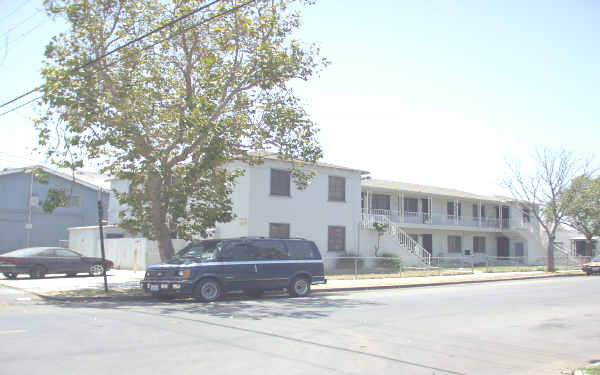 2290 Locust Ave in Long Beach, CA - Building Photo - Building Photo