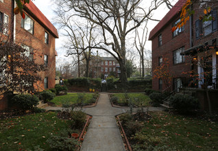 Melrose Apartments in Atlanta, GA - Building Photo - Building Photo