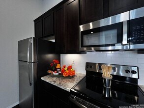 9229 Groff Lndg, Unit 2-Bedroom in private home in Converse, TX - Building Photo - Building Photo