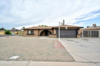 7301 W Canterbury Dr in Peoria, AZ - Building Photo - Building Photo