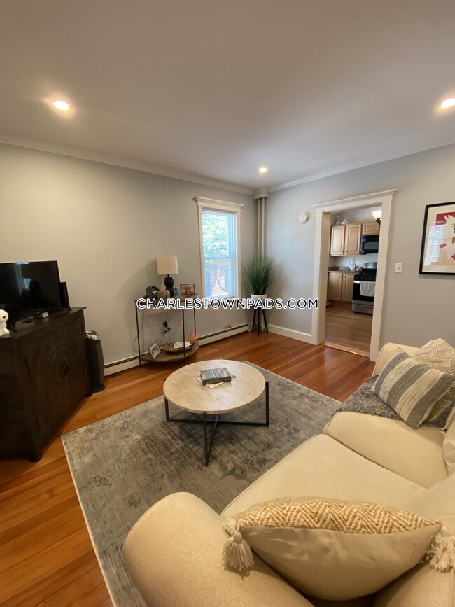 74 Russell St, Unit 1 in Boston, MA - Building Photo - Building Photo