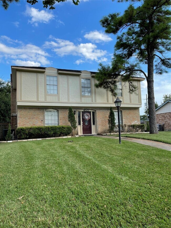 4527 Geneva Dr in Houston, TX - Building Photo - Building Photo