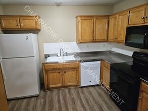 6524 NE 44th St in Kansas City, MO - Building Photo - Building Photo