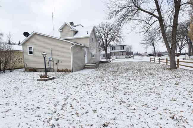 204 Conley Ave S in Thief River Falls, MN - Building Photo - Building Photo