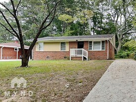 388 Woodstock Dr SW in Atlanta, GA - Building Photo