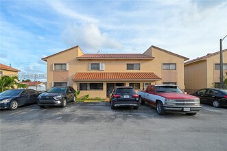 7600 W 29th Way in Hialeah, FL - Foto de edificio - Building Photo